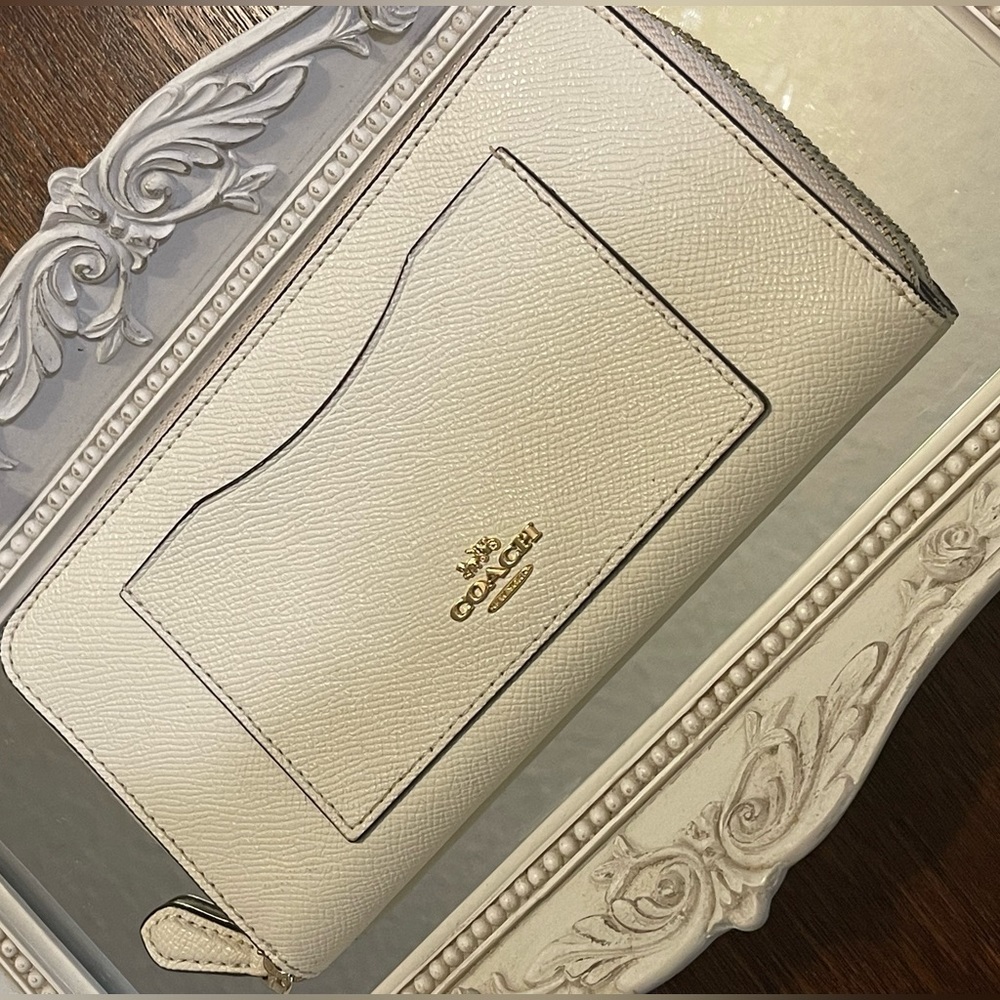 Coach Accordion White Refined Pebble Leather Zip Around Wallet - Picture 2 of 15
